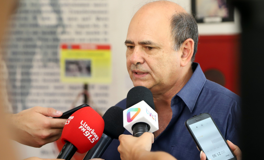 O secretário de Estado de Segurança Pública, Luiz Carbonell, esteve em Guaratuba, no Litoral do Paraná, nesta quinta-feira (17) para avaliar os estragos causados pelo temporal que atingiu a região na quarta-feira e confirmar ações de apoio às pessoas afetadas. - Guaratuba, 17/01/2019 - Foto: José Fernando Ogura/ANPr