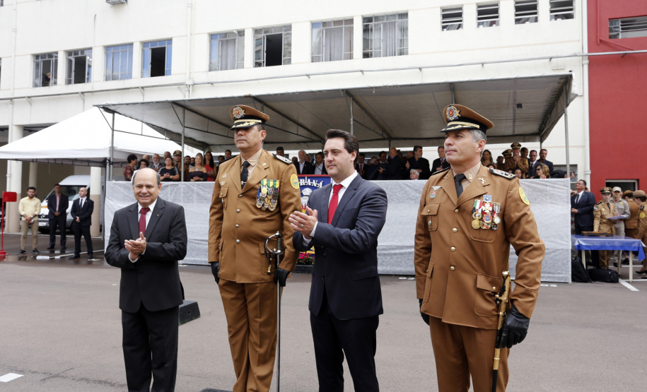 O governador Carlos Massa Ratinho Junior participa da solenidade de troca de comando do Corpo de Bombeiros do Paraná. O coronel Samuel Prestes assume o comando, em substituição ao coronel Antônio Carlos de Morais, que ocupava interinamente o cargo.  -  Curitiba, 21/01/2019  -  Foto: Arnaldo Alves/ANPr