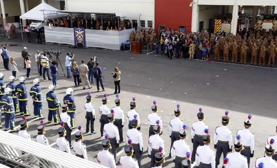 O governador Carlos Massa Ratinho Junior participa da solenidade de troca de comando do Corpo de Bombeiros do Paraná. O coronel Samuel Prestes assume o comando, em substituição ao coronel Antônio Carlos de Morais, que ocupava interinamente o cargo.  -  Curitiba, 21/01/2019  -  Foto: Arnaldo Alves/ANPr