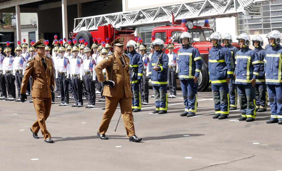 O governador Carlos Massa Ratinho Junior participa da solenidade de troca de comando do Corpo de Bombeiros do Paraná. O coronel Samuel Prestes assume o comando, em substituição ao coronel Antônio Carlos de Morais, que ocupava interinamente o cargo.  -  Curitiba, 21/01/2019  -  Foto: Arnaldo Alves/ANPr