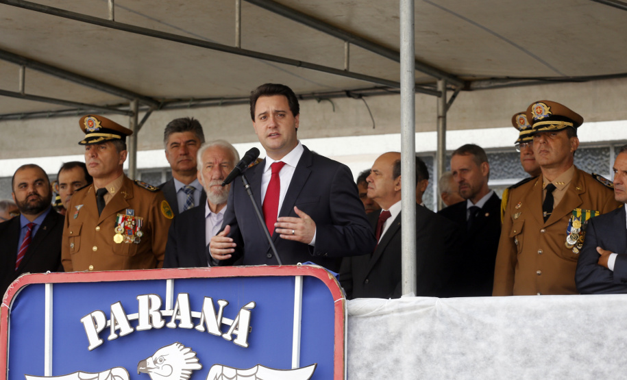 O governador Carlos Massa Ratinho Junior participa da solenidade de troca de comando do Corpo de Bombeiros do Paraná. O coronel Samuel Prestes assume o comando, em substituição ao coronel Antônio Carlos de Morais, que ocupava interinamente o cargo.  -  Curitiba, 21/01/2019  -  Foto: Arnaldo Alves/ANPr