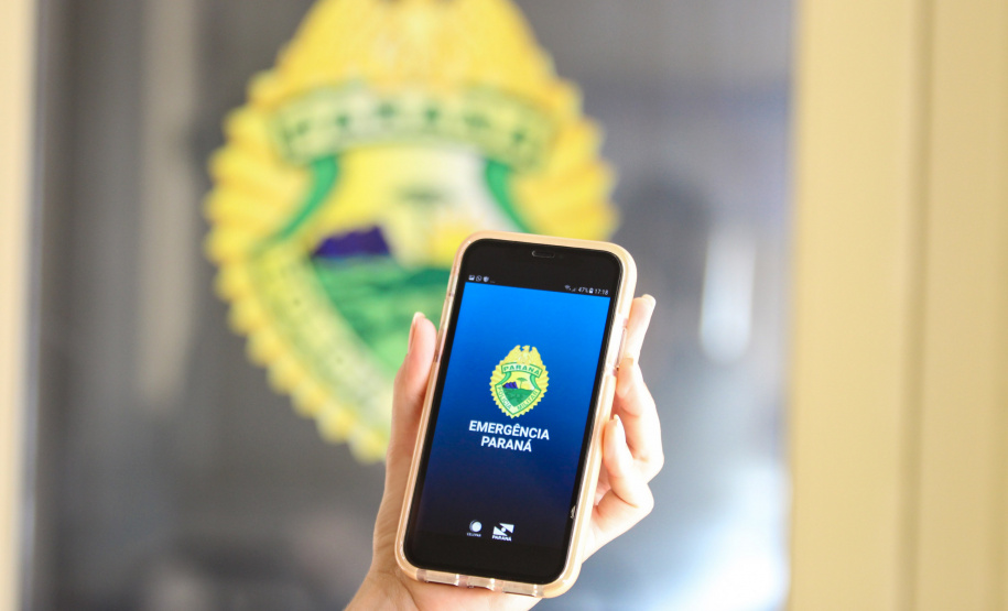 a Polícia Militar do Paraná lançou o APP 190 ? Emergência Paraná para o sistema iOS e também divulgou um balanço dos quatro meses de funcionamento do aplicativo, que está em uso em Curitiba e Região Metropolitana na versão para Android, lançada no início de outubro do ano passado.  -  Curitiba, 11/02/2019  -  Foto: Soldado Priscilla Carvalho