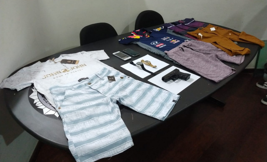 O Centro de Operações Policiais Especiais (Cope), da Polícia Civil do Paraná, prendeu nesta terça-feira (19) Leonardo de Sena, 24 anos, suspeito de assaltar uma joalharia do Shopping Mueller, de Curitiba. O rapaz, que é foragido da prisão, foi encontrado pelos policiais no bairro Sitio Cercado, menos de 24 horas após o assalto. -  Curitiba, 20/02/2019  -  Foto: Divulgação SESP