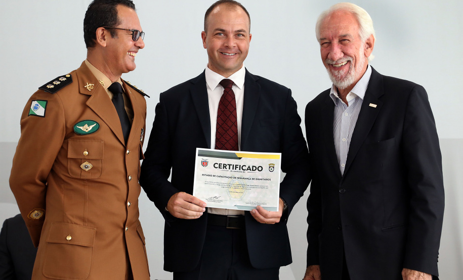 Solenidade PmGovernador em exercicio Darci PianaFoto Gilson Abreu