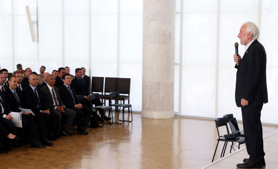 Solenidade PmGovernador em exercicio Darci PianaFoto Gilson Abreu