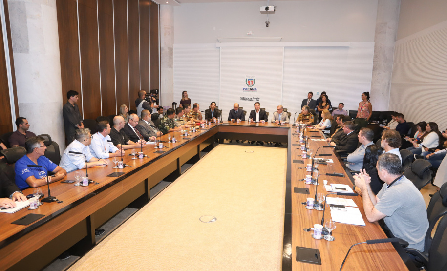 Balanço final  da Operação Verão 2018/2019 foi apresentado nesta quinta-feira (14), em reunião no Palácio Iguaçu, com o governador Carlos Massa Ratinho Junior, o secretário da Segurança Pública e Administração Penitenciária, Luiz Felipe Carbonell, o secretário da Comunicação Social e Cultura, Hudson José e representantes de todas as secretarias e órgãos envolvidos nas atividades.  -  Curitiba, 14/03/2019  -  Foto: Rodrigo Félix Leal/ANPr