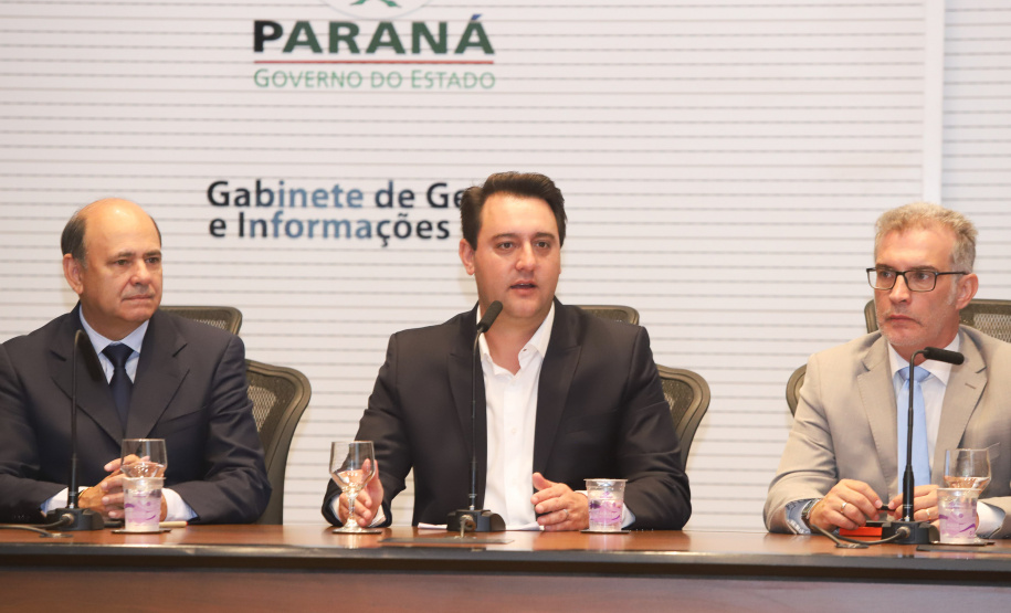 Balanço final  da Operação Verão 2018/2019 foi apresentado nesta quinta-feira (14), em reunião no Palácio Iguaçu, com o governador Carlos Massa Ratinho Junior, o secretário da Segurança Pública e Administração Penitenciária, Luiz Felipe Carbonell, o secretário da Comunicação Social e Cultura, Hudson José e representantes de todas as secretarias e órgãos envolvidos nas atividades.  -  Curitiba, 14/03/2019  -  Foto: Rodrigo Félix Leal/ANPr