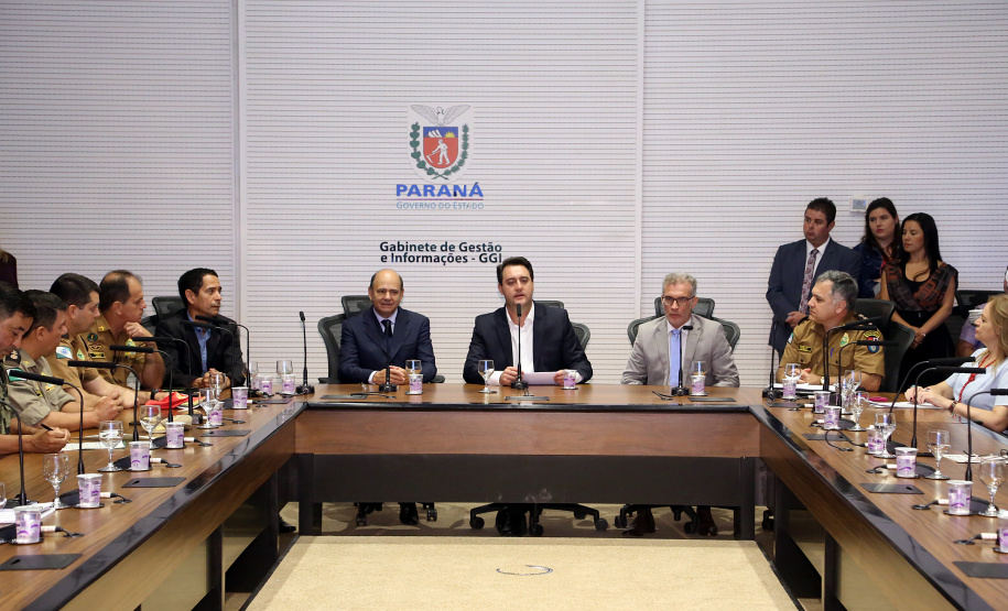 Governador Carlos Massa Ratinho Jr acompanha o balanço da operação verão junto com o secretário de segurança general Luiz Felipe Carbonell.Foto de Gilson Abreu/ANPr14.03.2019