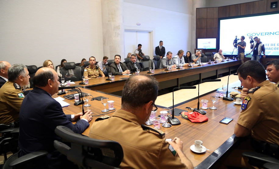 Governador Carlos Massa Ratinho Jr acompanha o balanço da operação verão junto com o secretário de segurança general Luiz Felipe Carbonell.Foto de Gilson Abreu/ANPr14.03.2019