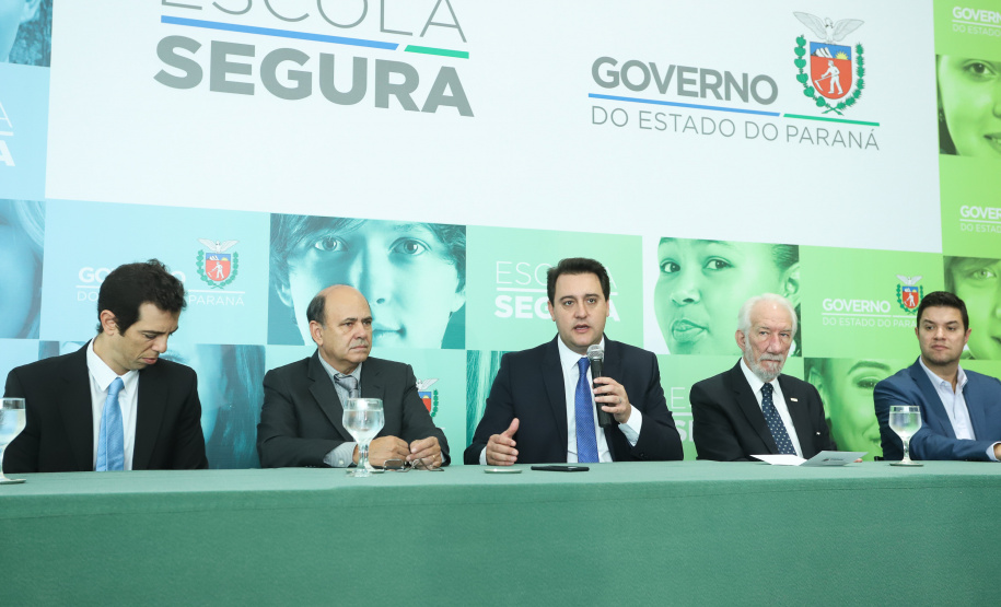O governador Carlos Massa Ratinho Junior lançou nesta sexta-feira (15) o programa Escola Segura, que prevê uma série de medidas preventivas e protetivas de segurança que serão executadas na rede estadual de ensino. Curitiba,15/03/2019 Foto: Rodrigo Félix Leal/ANPr