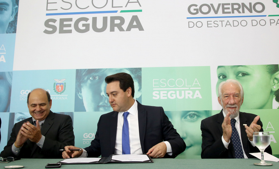 O governador Carlos Massa Ratinho Junior lançou nesta sexta-feira (15) o programa Escola Segura, que prevê uma série de medidas preventivas e protetivas de segurança que serão executadas na rede estadual de ensino. Curitiba,15/03/2019 Foto: Jaelson Lucas / ANPr