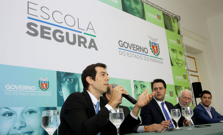 O governador Carlos Massa Ratinho Junior lançou nesta sexta-feira (15) o programa Escola Segura, que prevê uma série de medidas preventivas e protetivas de segurança que serão executadas na rede estadual de ensino. Curitiba,15/03/2019 Foto: Jaelson Lucas / ANPr