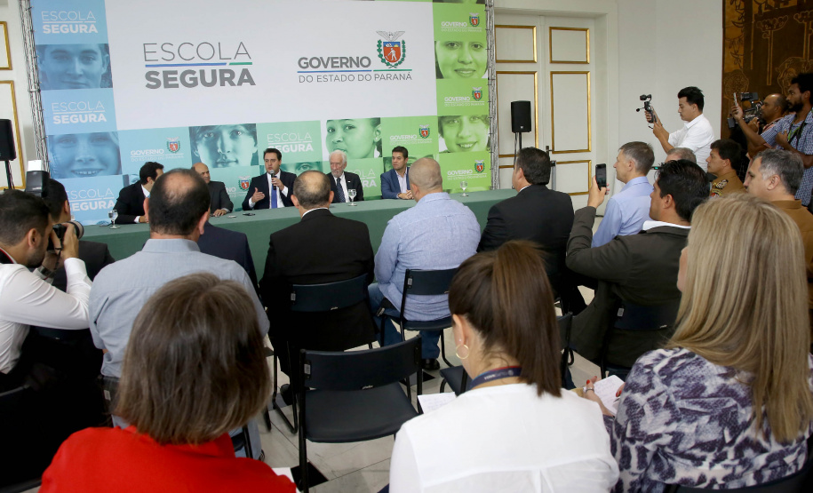 O governador Carlos Massa Ratinho Junior lançou nesta sexta-feira (15) o programa Escola Segura, que prevê uma série de medidas preventivas e protetivas de segurança que serão executadas na rede estadual de ensino. Curitiba,15/03/2019 Foto: Jaelson Lucas / ANPr