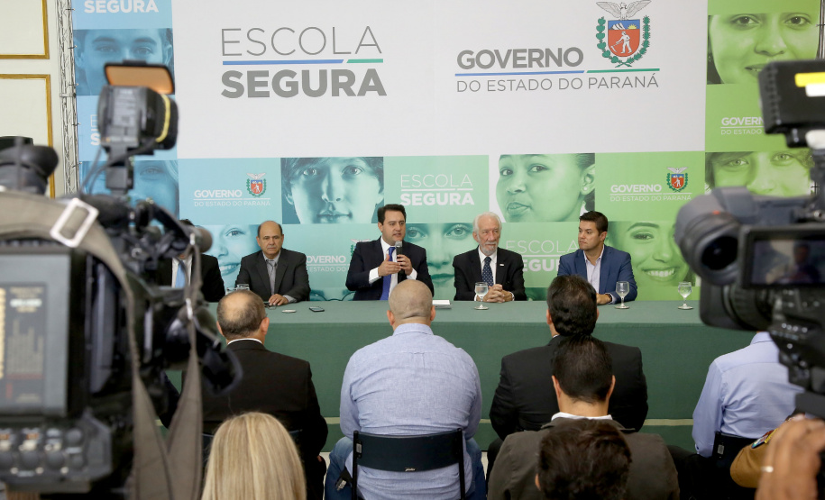 O governador Carlos Massa Ratinho Junior lançou nesta sexta-feira (15) o programa Escola Segura, que prevê uma série de medidas preventivas e protetivas de segurança que serão executadas na rede estadual de ensino. Curitiba,15/03/2019 Foto: Jaelson Lucas / ANPr