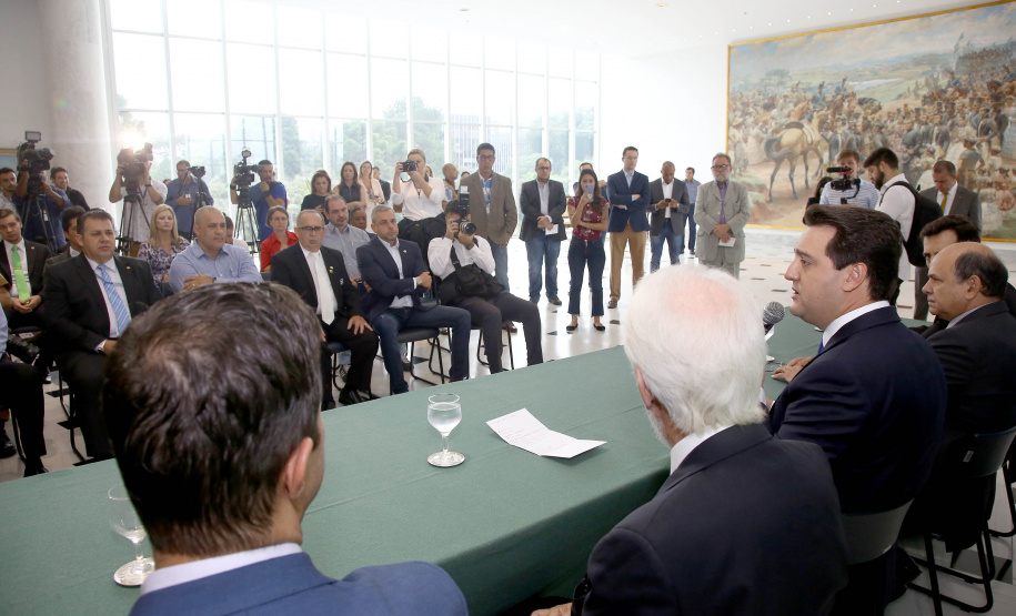 O governador Carlos Massa Ratinho Junior lançou nesta sexta-feira (15) o programa Escola Segura, que prevê uma série de medidas preventivas e protetivas de segurança que serão executadas na rede estadual de ensino. Curitiba,15/03/2019 Foto: Jaelson Lucas / ANPr