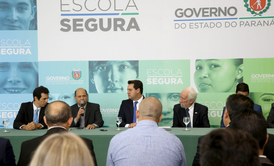 O governador Carlos Massa Ratinho Junior lançou nesta sexta-feira (15) o programa Escola Segura, que prevê uma série de medidas preventivas e protetivas de segurança que serão executadas na rede estadual de ensino. Curitiba,15/03/2019 Foto: Jaelson Lucas / ANPr