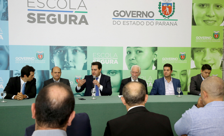 O governador Carlos Massa Ratinho Junior lançou nesta sexta-feira (15) o programa Escola Segura, que prevê uma série de medidas preventivas e protetivas de segurança que serão executadas na rede estadual de ensino. Curitiba,15/03/2019 Foto: Jaelson Lucas / ANPr