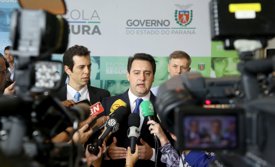 O governador Carlos Massa Ratinho Junior lançou nesta sexta-feira (15) o programa Escola Segura, que prevê uma série de medidas preventivas e protetivas de segurança que serão executadas na rede estadual de ensino. Curitiba,15/03/2019 Foto: Jaelson Lucas / ANPr