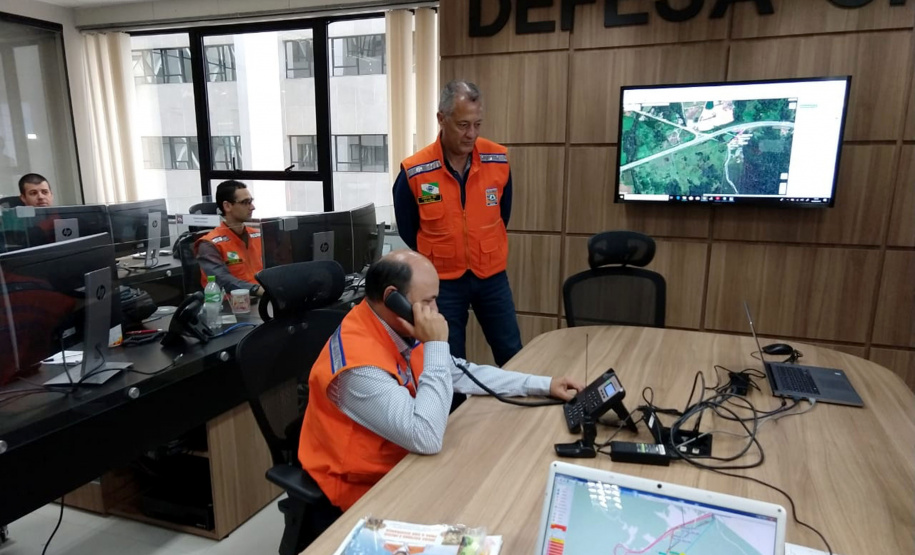 A manhã deste sábado (16) foi diferente para a comunidade do Rio Sagrado, em Morretes, no litoral do Estado. Ao mesmo tempo em que o simulado foi feito no Litoral, equipes da Defesa Civil Estadual monitoram as atividades a partir do Centro Estadual de Gerenciamento de Riscos e Desastres (Cegerd), localizado em Curitiba.   -  Curitiba, 16/03/2019  -  Foto: Defesa Civil