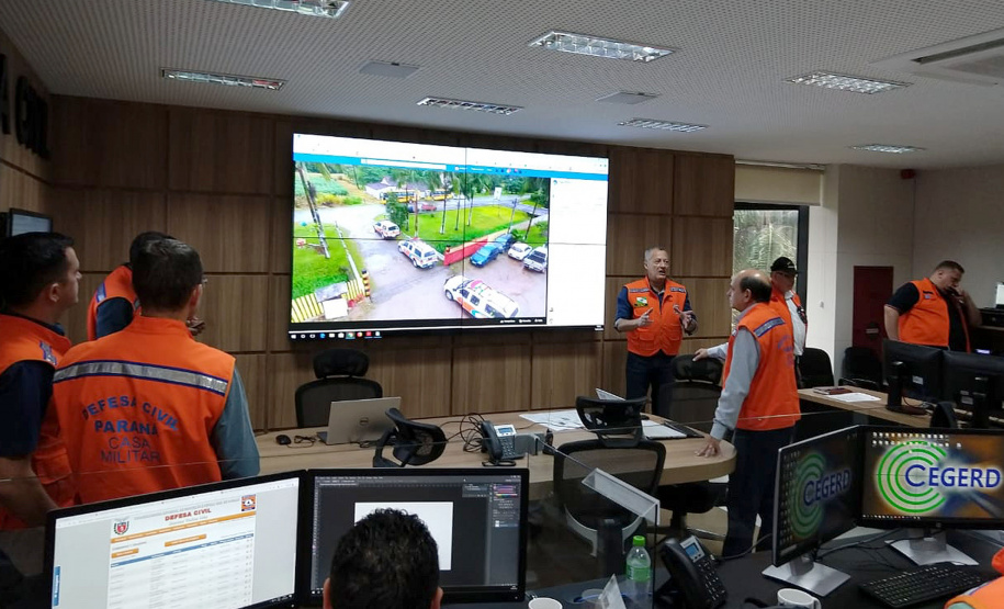 A manhã deste sábado (16) foi diferente para a comunidade do Rio Sagrado, em Morretes, no litoral do Estado. Ao mesmo tempo em que o simulado foi feito no Litoral, equipes da Defesa Civil Estadual monitoram as atividades a partir do Centro Estadual de Gerenciamento de Riscos e Desastres (Cegerd), localizado em Curitiba.   -  Curitiba, 16/03/2019  -  Foto: Defesa Civil