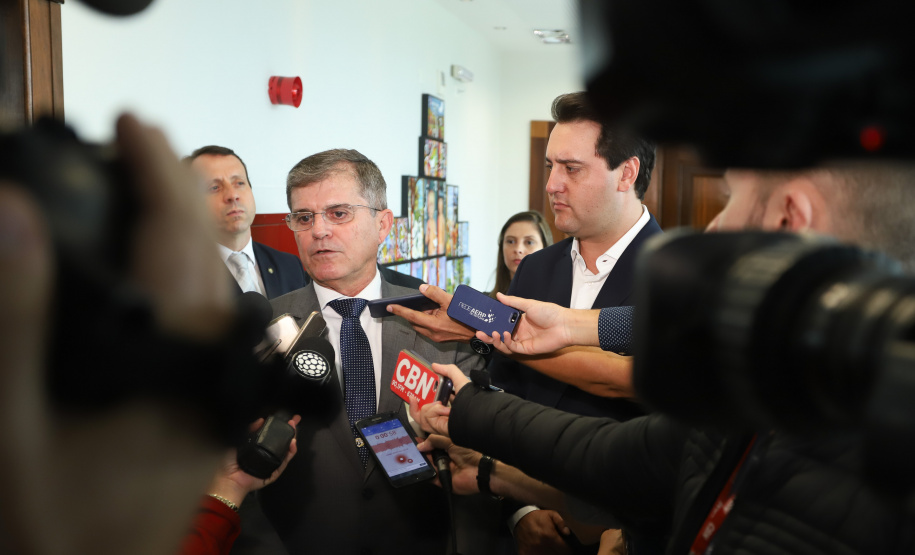 Governador Carlos Massa Ratinho Junior durante reunião com o secretário Nacional de Segurança Pública, general Guilherme Theóphilo e o secretário estadual da Segurança Pública e Administração Penitenciária, general Luiz Felipe Carbonell  -  Curitiba, 19/03/2019  -  Foto: Rodrigo Félix Leal/ANPr