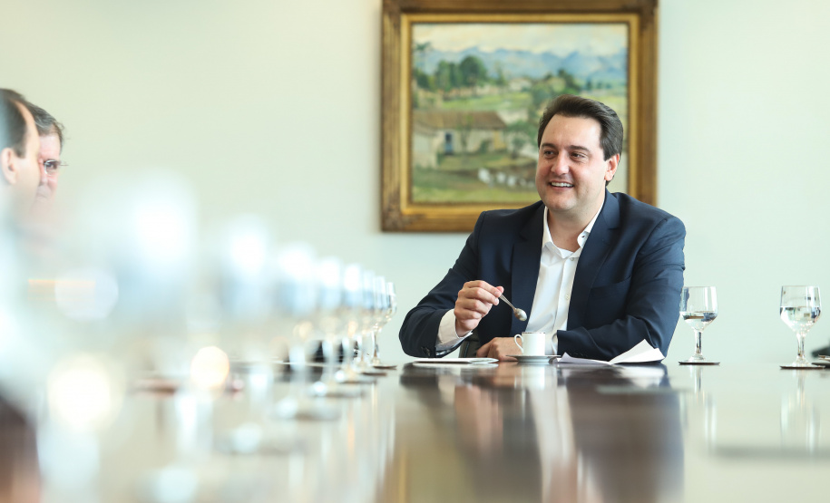 Governador Carlos Massa Ratinho Junior durante reunião com o secretário Nacional de Segurança Pública, general Guilherme Theóphilo e o secretário estadual da Segurança Pública e Administração Penitenciária, general Luiz Felipe Carbonell  -  Curitiba, 19/03/2019  -  Foto: Rodrigo Félix Leal/ANPr