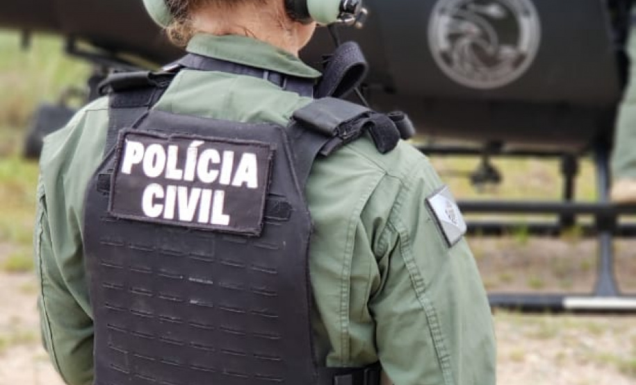 Sete mulheres fazem parte dos grupos de operações especiais da Polícia Civil no Paraná. São cinco lotadas no Centro de Operações Policiais Especiais (Cope), uma no Tático Integrado de Grupos de Repressão Especial (Tigre) e uma no Grupamento de Operações Aéreas (GOA). Bruna Roberta Mayer é uma das integrantes desse elenco e um exemplo de pioneirismo na carreira operacional da instituição.