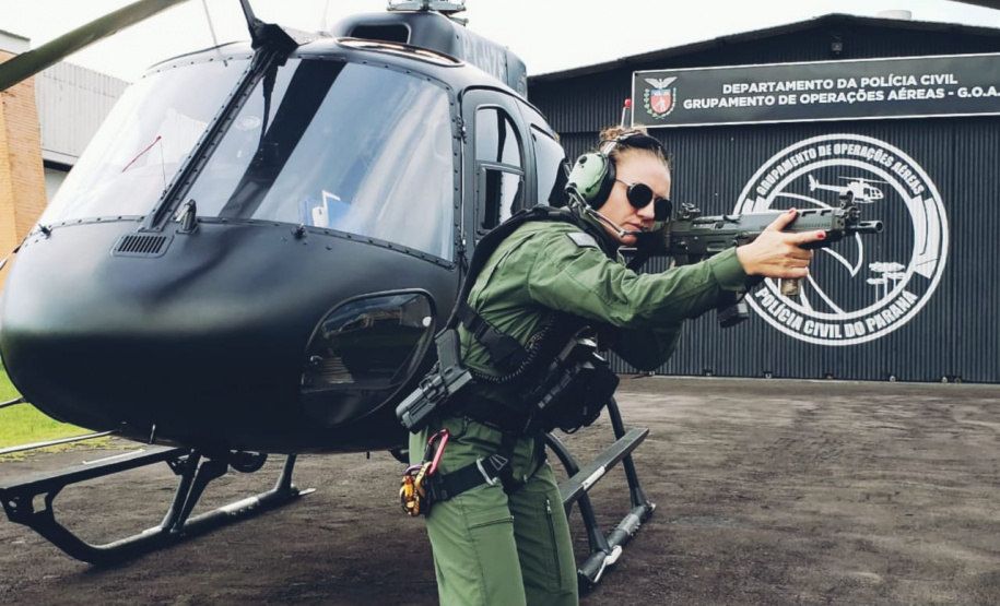 Sete mulheres fazem parte dos grupos de operações especiais da Polícia Civil no Paraná. São cinco lotadas no Centro de Operações Policiais Especiais (Cope), uma no Tático Integrado de Grupos de Repressão Especial (Tigre) e uma no Grupamento de Operações Aéreas (GOA). Bruna Roberta Mayer é uma das integrantes desse elenco e um exemplo de pioneirismo na carreira operacional da instituição.