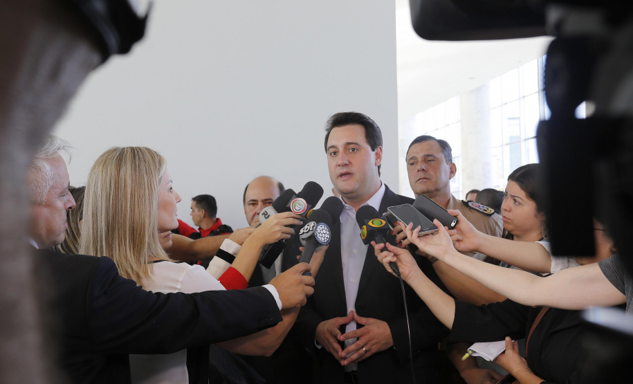 O governador Carlos Massa Ratinho Junior homenageou, nesta segunda-feira (1/4) bombeiros do Estado e profissionais de outras áreas enviados pelo Paraná para apoio aos trabalhos em Brumadinho (MG), após o rompimento da barragem da Mina do Feijão. Curitiba, 01-04-19.Foto: Arnaldo Alves / ANPr.