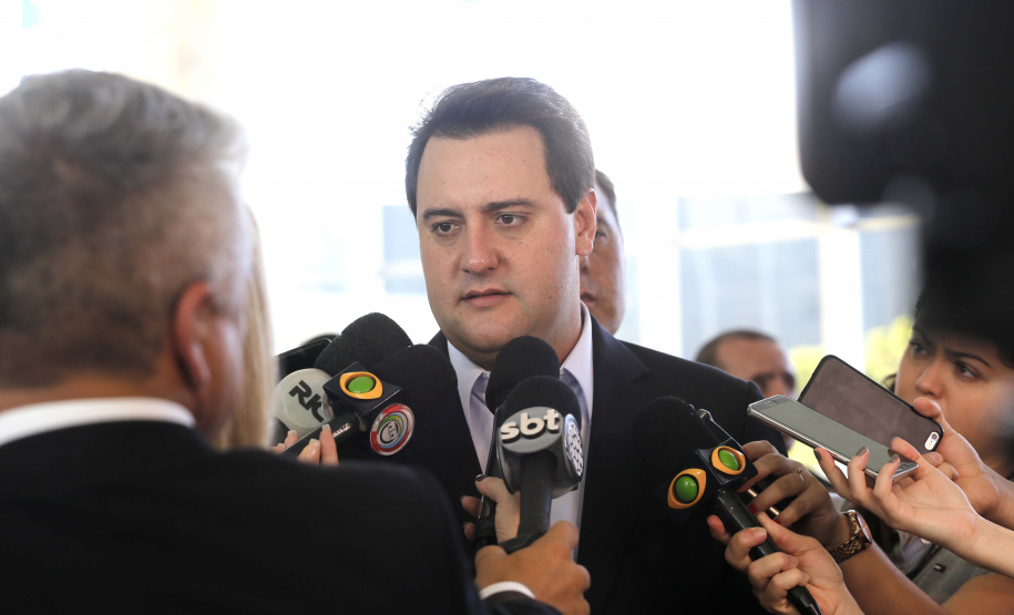 O governador Carlos Massa Ratinho Junior homenageou, nesta segunda-feira (1/4) bombeiros do Estado e profissionais de outras áreas enviados pelo Paraná para apoio aos trabalhos em Brumadinho (MG), após o rompimento da barragem da Mina do Feijão. Curitiba, 01-04-19.Foto: Arnaldo Alves / ANPr.