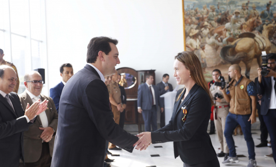 O governador Carlos Massa Ratinho Junior homenageou, nesta segunda-feira (1/4) bombeiros do Estado e profissionais de outras áreas enviados pelo Paraná para apoio aos trabalhos em Brumadinho (MG), após o rompimento da barragem da Mina do Feijão. Curitiba, 01-04-19.Foto: Arnaldo Alves / ANPr.