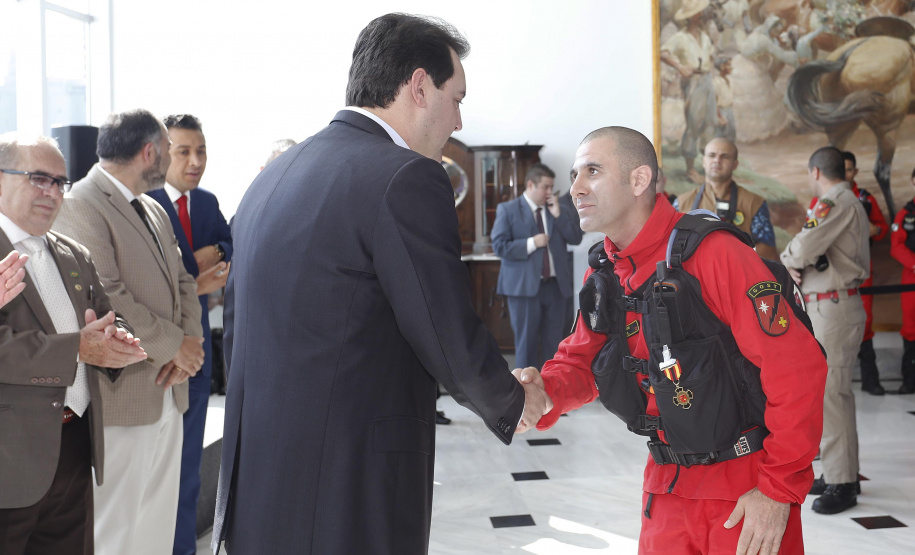 O governador Carlos Massa Ratinho Junior homenageou, nesta segunda-feira (1/4) bombeiros do Estado e profissionais de outras áreas enviados pelo Paraná para apoio aos trabalhos em Brumadinho (MG), após o rompimento da barragem da Mina do Feijão. Curitiba, 01-04-19.Foto: Arnaldo Alves / ANPr.