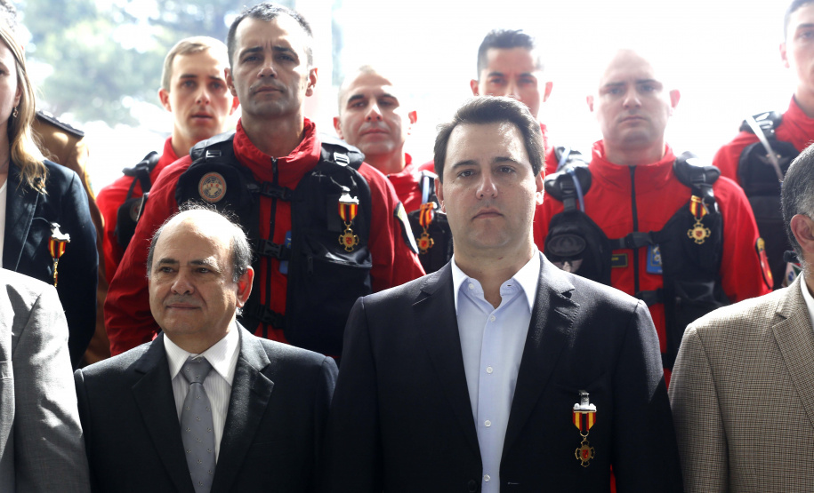 O governador Carlos Massa Ratinho Junior homenageou, nesta segunda-feira (1/4) bombeiros do Estado e profissionais de outras áreas enviados pelo Paraná para apoio aos trabalhos em Brumadinho (MG), após o rompimento da barragem da Mina do Feijão. Curitiba, 01-04-19.Foto: Arnaldo Alves / ANPr.