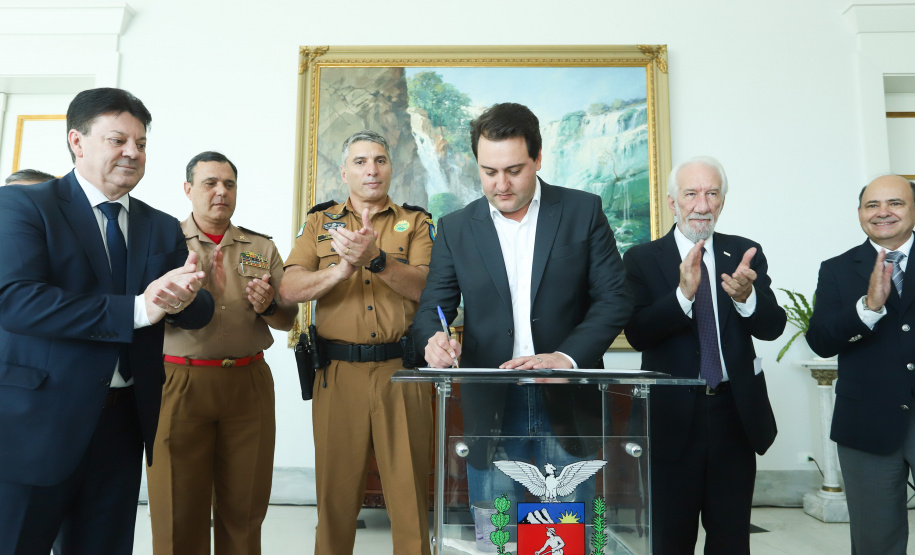 Governador anuncia pagamento das promoções dos praças-militares. -  Curitiba, 15/04/2019  -  Foto: Rodrigo Félix Leal/ANPr