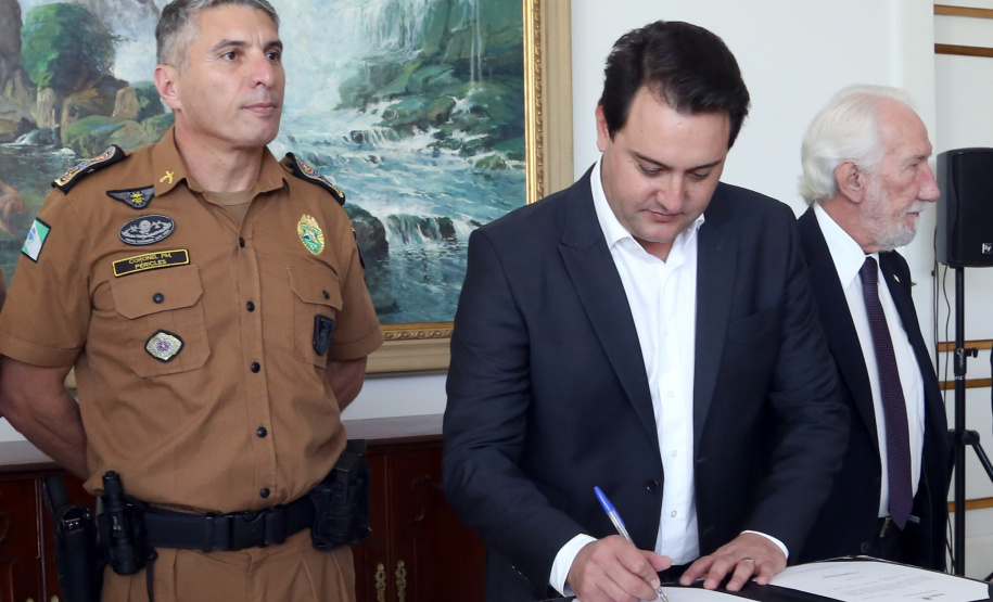 Governador anuncia pagamento das promoções dos praças-militares. -  Curitiba, 15/04/2019  -  Foto de Gilson Abreu ANPr