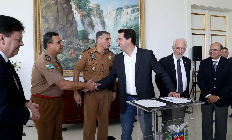 Governador anuncia pagamento das promoções dos praças-militares. -  Curitiba, 15/04/2019  -  Foto de Gilson Abreu ANPr