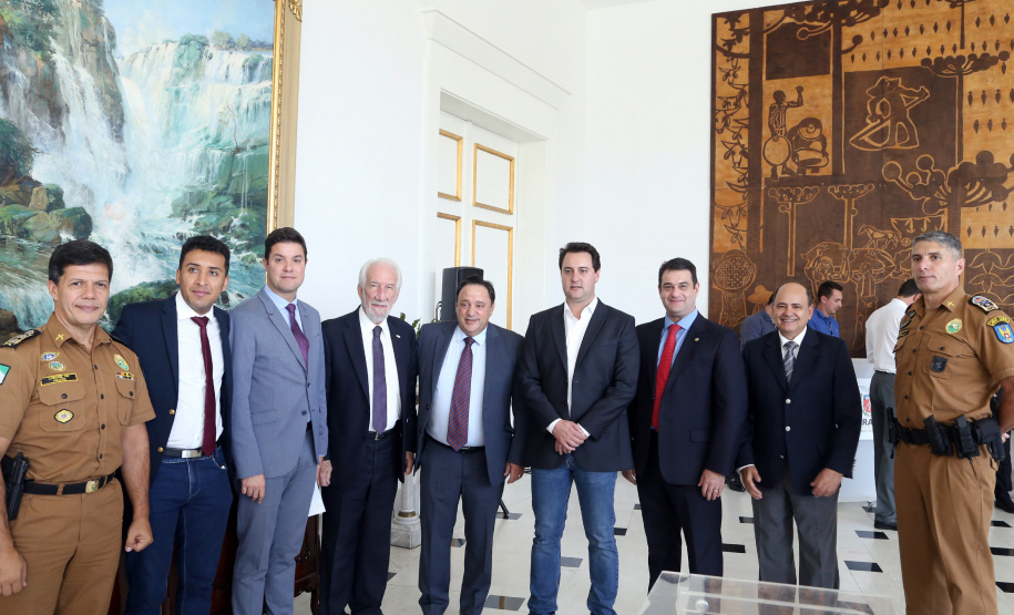 Governador anuncia pagamento das promoções dos praças-militares. -  Curitiba, 15/04/2019  -  Foto de Gilson Abreu ANPr