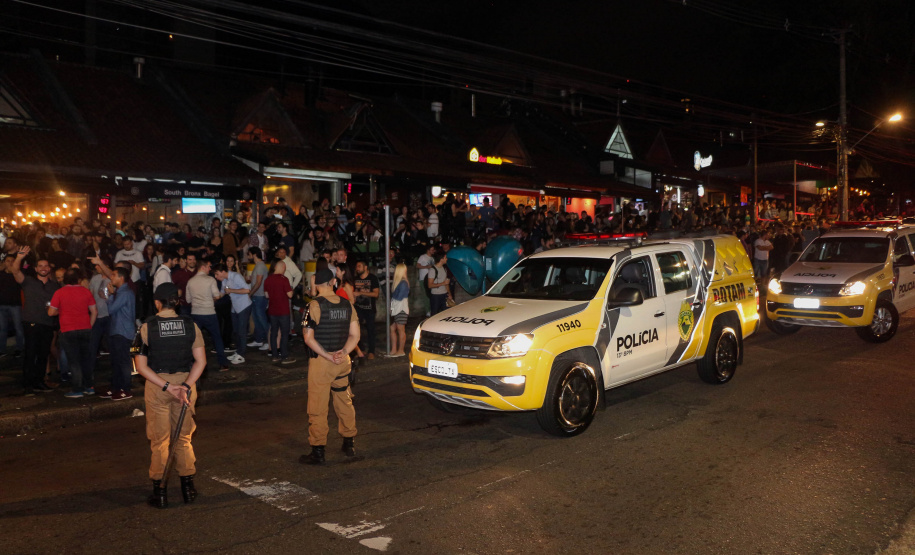 A Polícia Militar do Paraná deflagra a megaoperação Primo que cumpriu 16 mandados de Prisão e de Busca e Apreensão e resultou em 19 encaminhamentos, sendo 15 adultos e quatro adolescentes apreendidos, bem como uma quantidade de drogas recolhida.  -  Curitiba, 26/04/2019  -  Foto: Soldado Amanda Morais