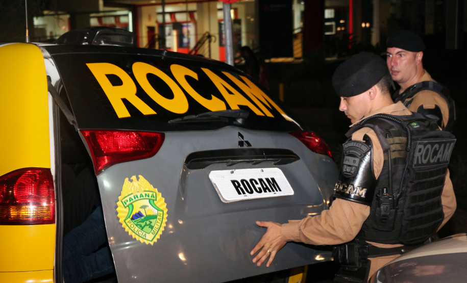 A Polícia Militar do Paraná deflagra a megaoperação Primo que cumpriu 16 mandados de Prisão e de Busca e Apreensão e resultou em 19 encaminhamentos, sendo 15 adultos e quatro adolescentes apreendidos, bem como uma quantidade de drogas recolhida.  -  Curitiba, 26/04/2019  -  Foto: Soldado Amanda Morais