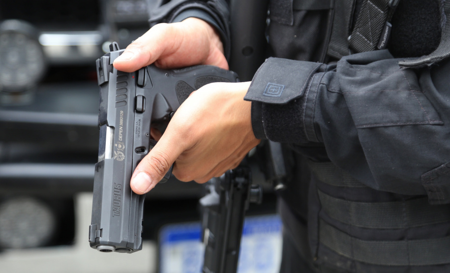 O governador Carlos Massa Ratinho Junior entregou nesta quarta-feira armas, rádios comunicadores e veículos de escolta ao Departamento Penitenciário do Paraná (Depen). O objetivo é equipar e modernizar o sistema prisional do Estado. Curitiba, 08/05/2019. Foto: José Fernando Ogura/ANPr