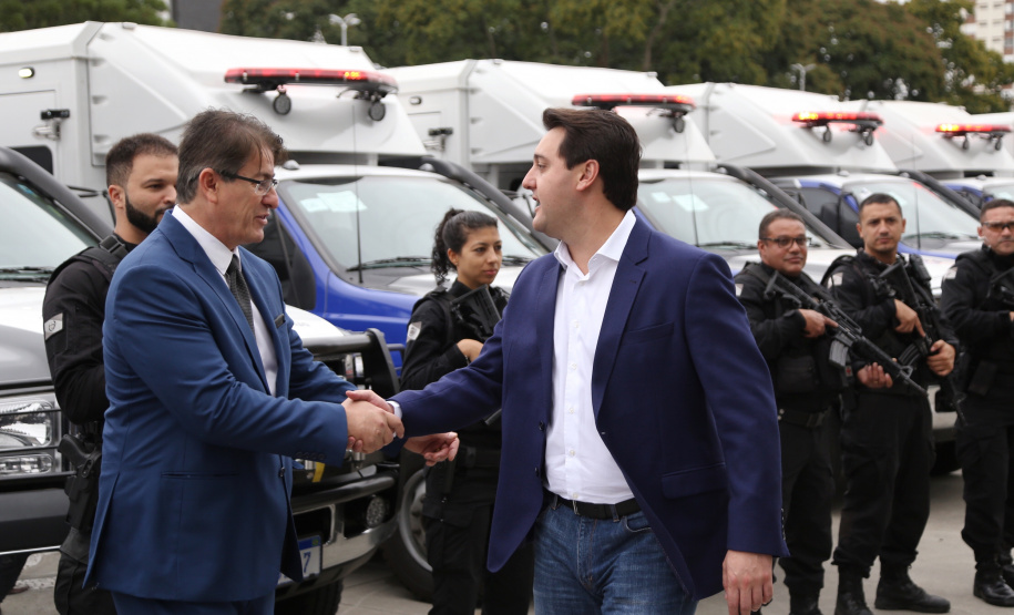 O governador Carlos Massa Ratinho Junior entregou nesta quarta-feira armas, rádios comunicadores e veículos de escolta ao Departamento Penitenciário do Paraná (Depen). O objetivo é equipar e modernizar o sistema prisional do Estado. Curitiba, 08/05/2019. Foto: José Fernando Ogura/ANPr