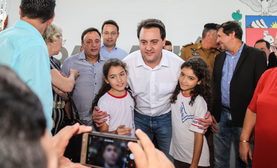 O governador Carlos Massa Ratinho Junior lança o programa Escola Segura. Foz do Iguaçu, 09/05/2019 - Foto: Geraldo Bubniak/ANPr