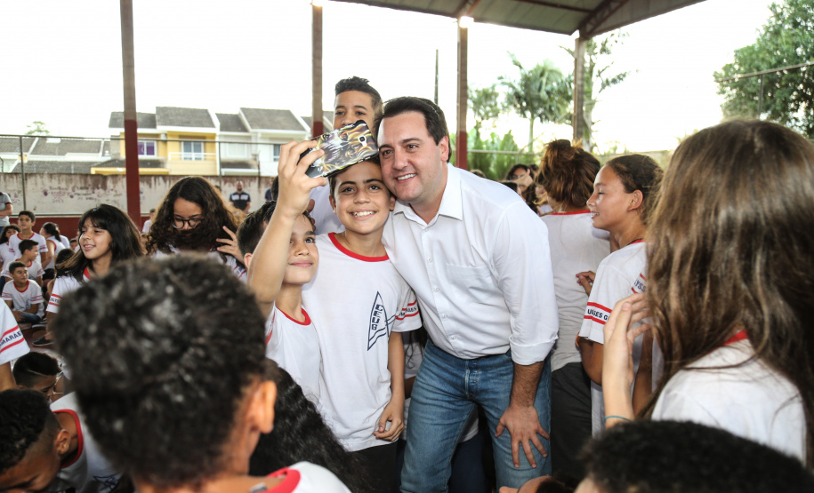 O governador Carlos Massa Ratinho Junior lança o programa Escola Segura. Foz do Iguaçu, 09/05/2019 - Foto: Geraldo Bubniak/ANPr