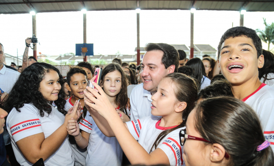 O governador Carlos Massa Ratinho Junior lança o programa Escola Segura. Foz do Iguaçu, 09/05/2019 - Foto: Geraldo Bubniak/ANPr