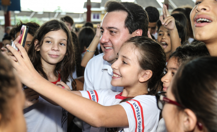 O governador Carlos Massa Ratinho Junior lança o programa Escola Segura. Foz do Iguaçu, 09/05/2019 - Foto: Geraldo Bubniak/ANPr