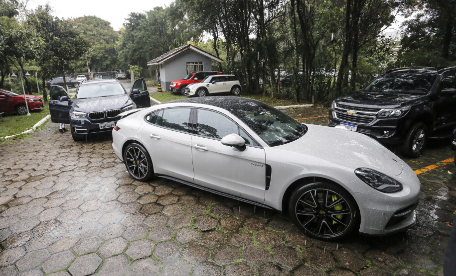 Coletiva na Delegacia de Combate a Corrupção, sobre a Operação Peça Chave. carros apreendidos na operação Peça Chave.Curitiba, 28-05-19Foto: Arnaldo Alves / ANPr.
