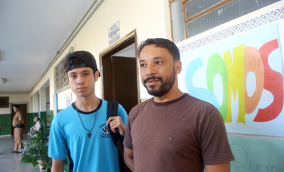 Na imagem, Adriano inácio e o filho Adrian Henrique