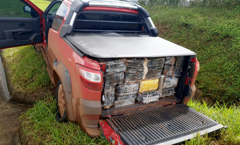 A Divisão Estadual de Narcóticos (Denarc) da Polícia Civil do Paraná prendeu nos primeiros quatro meses do ano 147 pessoas envolvidas no tráfico de drogas. Também foram recuperados 71 veículos e 46 armas de uso restrito, além de cerca de 23 toneladas de maconha, 5 toneladas de cocaína, mais de 200 quilos de crack e quantidades expressivas de haxixe, LSD, ecstasy e sintéticos. - Fotos Denarc