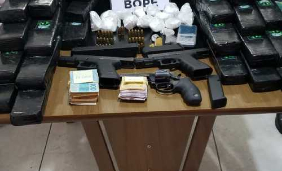 Uma grande operação de inteligência desencadeada pela Polícia Militar, denominada Corpus Christi, prendeu, na manhã desta quarta-feira (19/06), 19 pessoas pertencentes a uma organização criminosa de tráfico de drogas que atuava no Litoral e na Capital  -  Curitiba, 19/06/2019  -  Foto: Divulgação PMPR