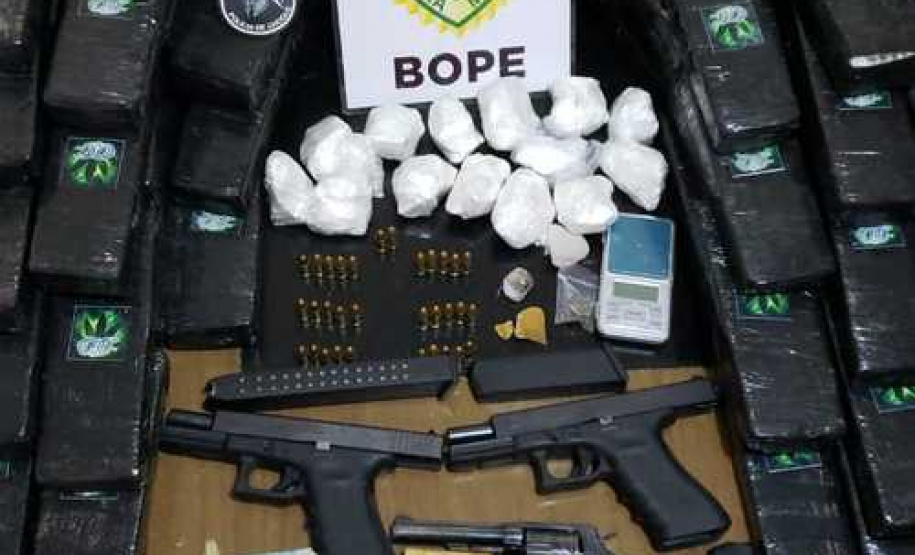 Uma grande operação de inteligência desencadeada pela Polícia Militar, denominada Corpus Christi, prendeu, na manhã desta quarta-feira (19/06), 19 pessoas pertencentes a uma organização criminosa de tráfico de drogas que atuava no Litoral e na Capital  -  Curitiba, 19/06/2019  -  Foto: Divulgação PMPR